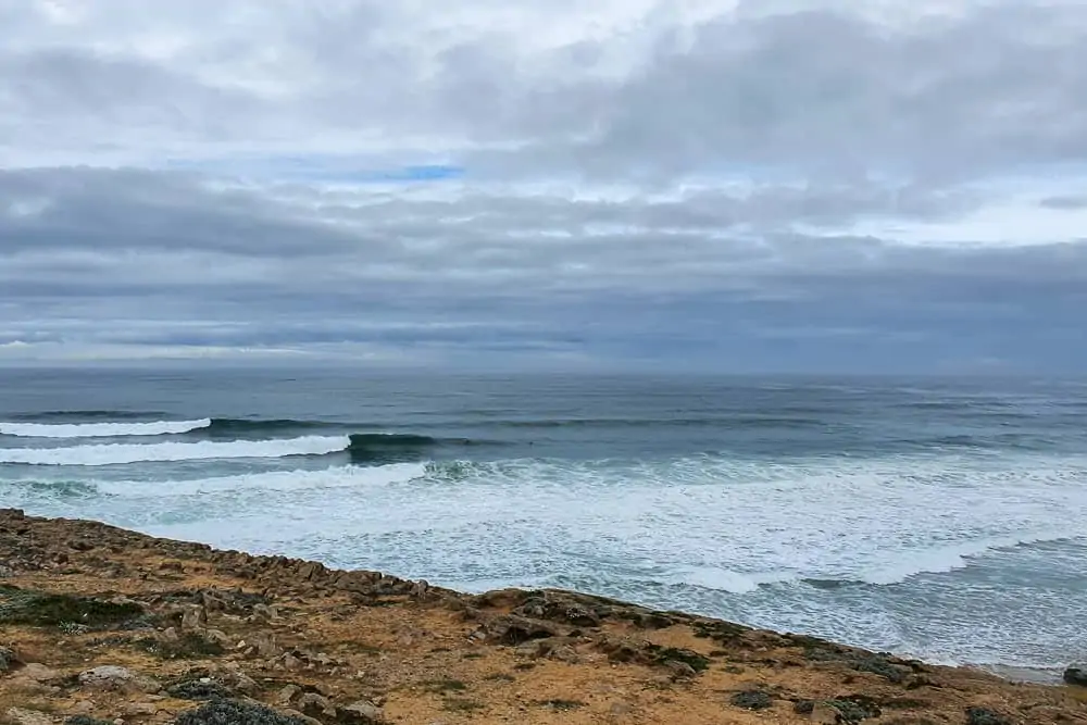 Waves breaking to the left at Praia da Cresmina