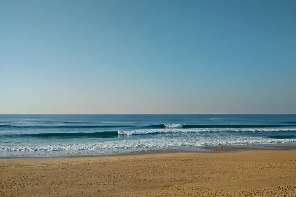 Glassy surf conditions at Praia da Aguda